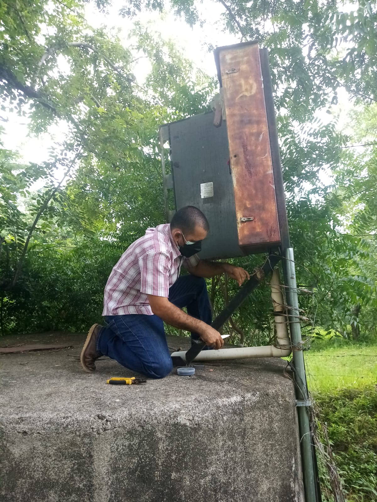 LADRONES SUSTRAEN EQUIPO DE LOS POZOS DE COL. SANTA MARTHA Y RES. GUALIQUEME