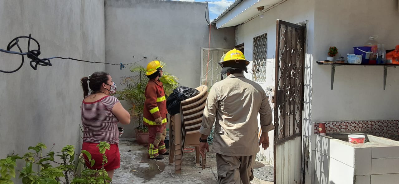 BOMBEROS ATIENDEN CORTO CIRCUITO