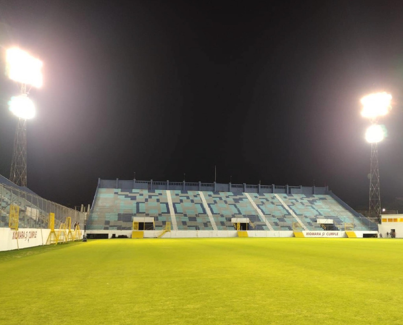 El Estadio Morazán se prepara para ser la segunda cancha híbrida del país con avances en infraestructura eléctrica y mantenimiento