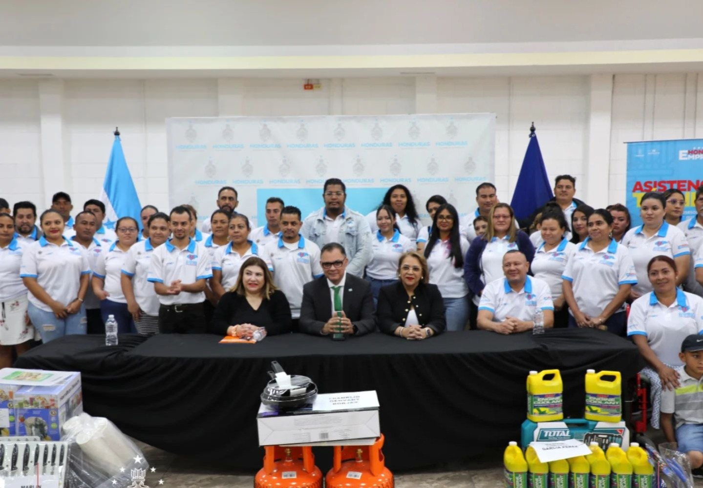 Gobierno y la OEA entregan capital semilla a compatriotas retornados