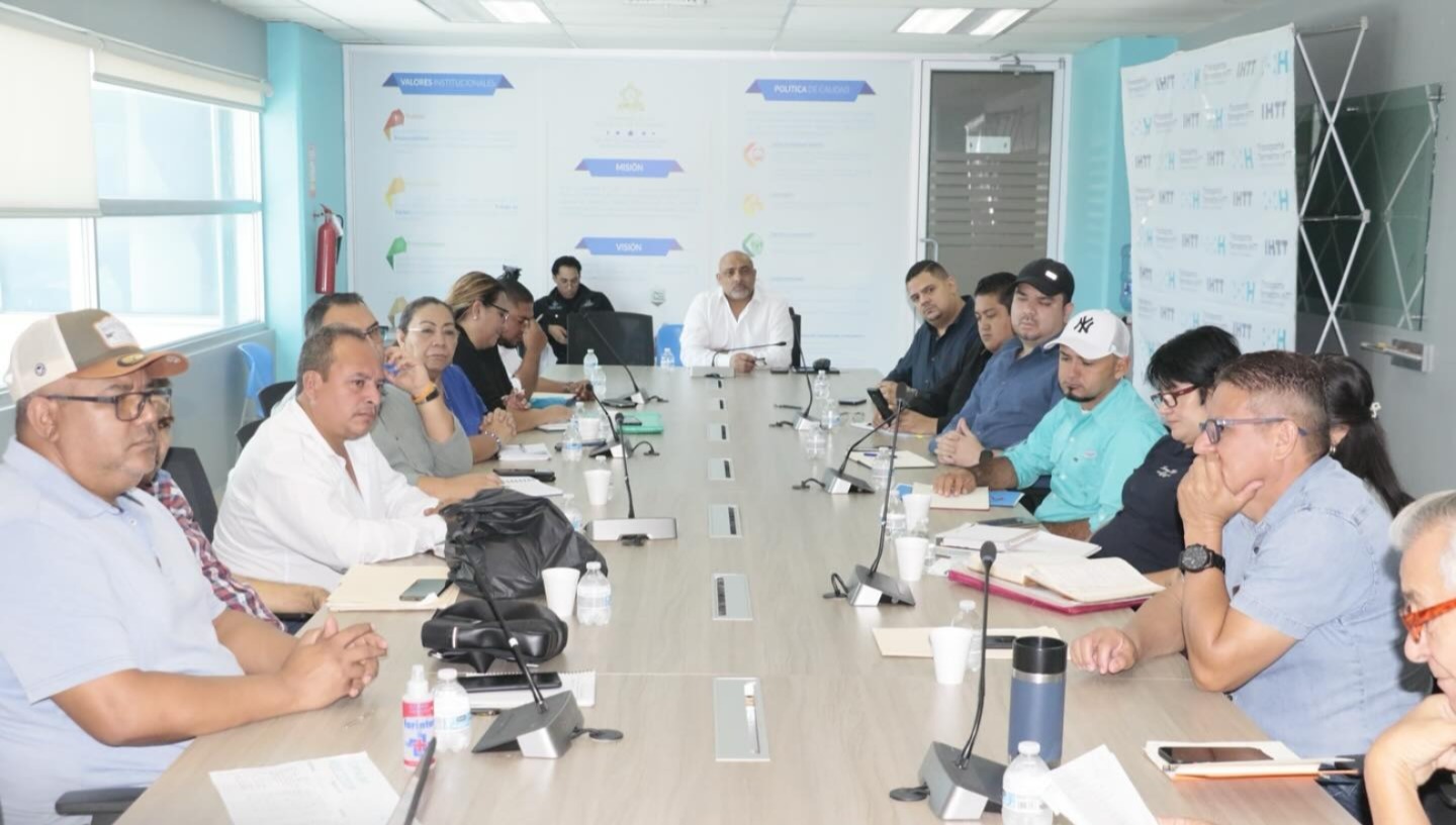 IHTT y ATIH trabajan juntos en el reordenamiento del transporte interurbano en Honduras