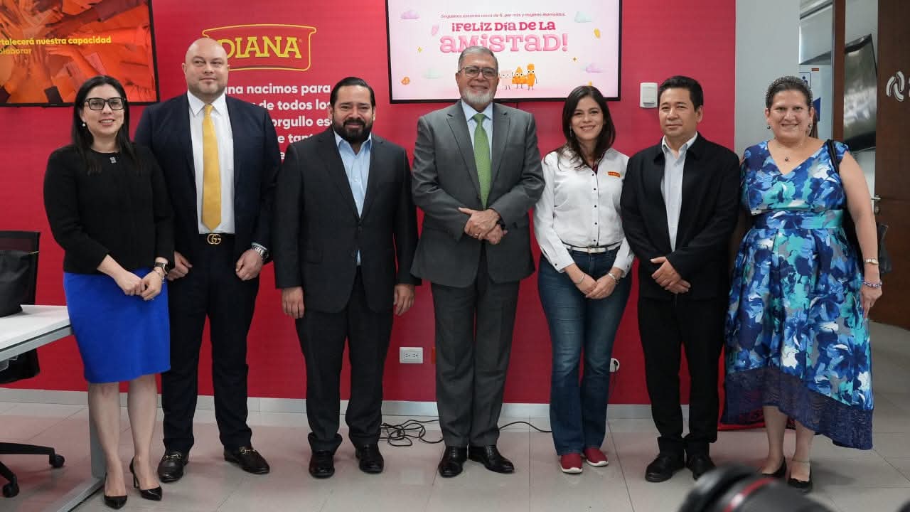 Delegación hondureña se reúne con representantes de empresas comerciales de El Salvador